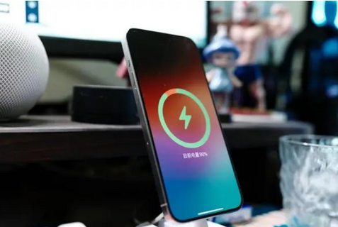 罗田苹果15换屏服务分享用什么充电器给iPhone15充电更好 